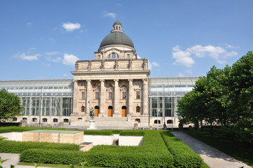 Fototapeta na wymiar Bayerische Staatskanzlei in München