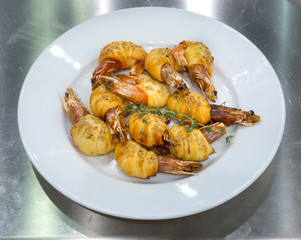 Тарелка с креветками