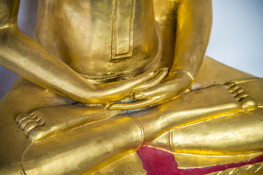 Hand of Golden Buddha statue3
