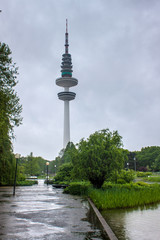 Naklejka premium Planten un Blomen park and Heinrich-Hertz-Turm