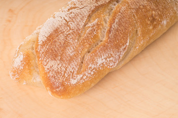 Brötchen auf einem Holzbrett