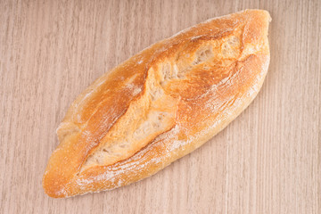 Brötchen auf einem Holzbrett