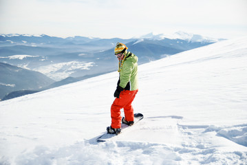 Fototapeta na wymiar portrait of a female snowboarder