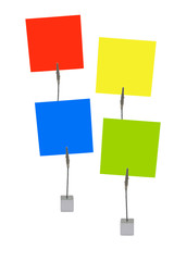 Notizhalter mit bunten leeren Merkzetteln