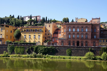 Immeubles d'habitation donnant sur l'Arno à Florence