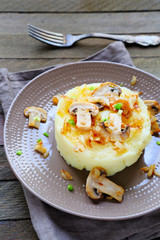 mashed potatoes with fried mushrooms