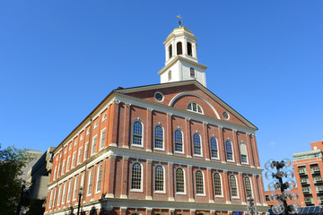 Fototapeta na wymiar Faneuil Hall is a georgian style building at downtowm Boston