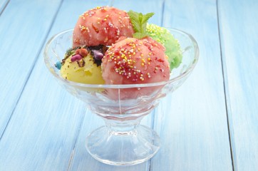 Bolas de helado de frutas