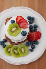 Vollwert Pancakes mit Früchten