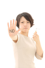 禁煙を勧める女性
