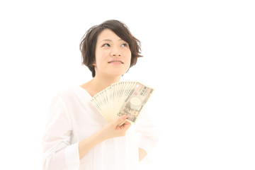 お金を持つ女性