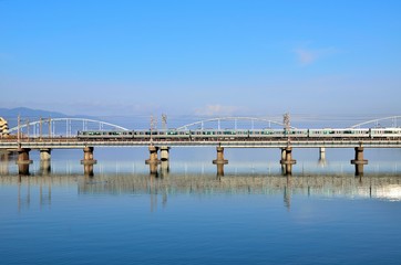 Fototapeta na wymiar 瀬田川と鉄橋