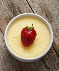 banana pudding with strawberry
