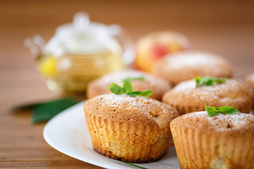 sweet apple muffins