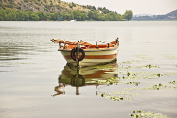 Fototapeta na wymiar Lonely boat on the lake