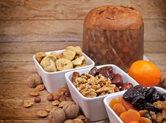 Dried organic fruits and tart (panettone)
