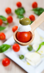 Tomanto, mozzarella and olive