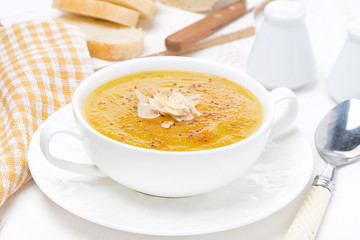 Cream soup of yellow lentils