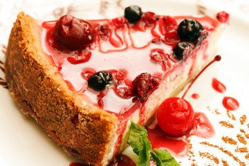 cheesecake with berries