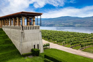 Foto op Plexiglas Winery Terrace Overlooking Lake Okanagan, British Columbia © ronniechua