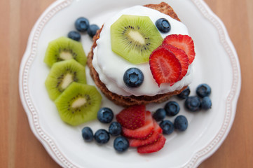 Vollwert Pancakes mit Früchten