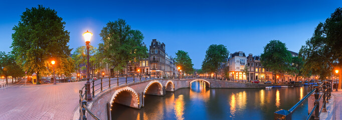 Fototapeta premium Refleksje z Amsterdamu w Holandii