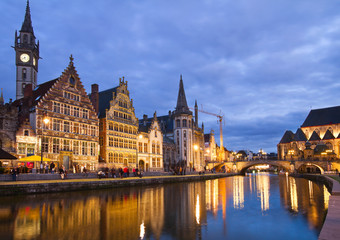 Fototapeta na wymiar Stare budynki z Canal, Ghent