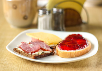 Obraz premium breakfast with sandwiches