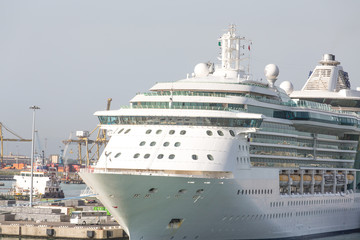 CRuise Ship in Heavy Industry