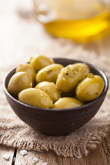 Naklejka na ściany i meble green marinated olives in bowl