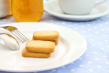 Sugar top crackers snack plate on table