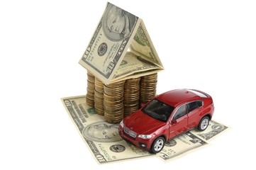 Дом из денег и автомобиль на купюрах на белом фоне