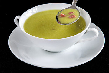 Erbsensuppe mit Wurst