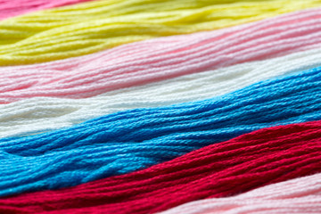 Фон из разноцветных ниток  