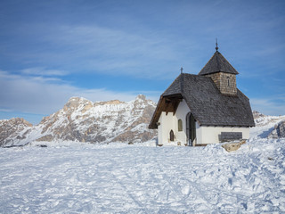 Chiesa tra i monti