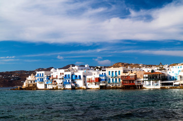 Fototapeta premium Panoramiczny widok na małą Wenecję na wyspie Mykonos, Grecja