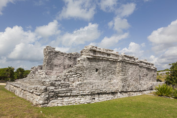 Fototapeta na wymiar Ancient ruins of Tulum, Mexico