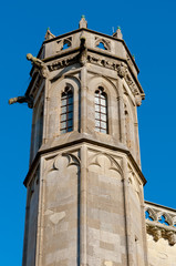 Fototapeta na wymiar Datails Wieża od bazyliki Saint-Nazaire i Saint Celsusa w samochodzie