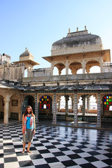 Obraz premium Young woman standing at Peacock Square, City Palace complex, Uda