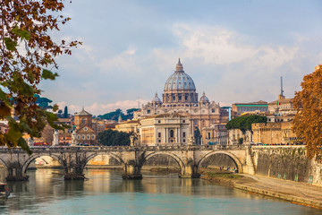 Fototapeta premium Widok Watykanu z Bazyliką Świętego Piotra i Sant'Angelo '