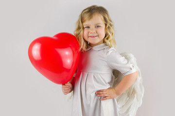 Fototapeta na wymiar Angelwith red heart