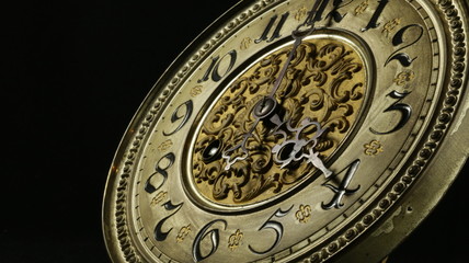 4 Uhr