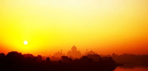 Keuken foto achterwand Geel Taj Mahal bij zonsondergang in India