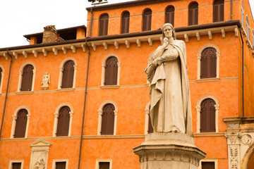 Fototapeta na wymiar Ancient Statue in Verona.