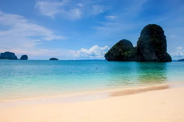 Foto auf Acrylglas Railay Strand, Krabi, Thailand Schöne Strand- und Kalksteinlandschaft bei Railay