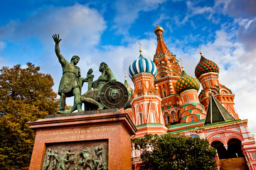 Fototapeta na wymiar St Basils Cathedral on Red Square, Moscow
