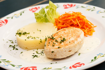 chicken cutlet with mashed potatoes