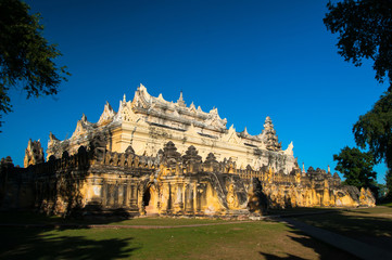 Fototapeta na wymiar Aung Mye Bontha Monastery