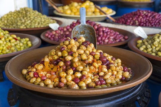 Oliven auf einem Markt in Marokko