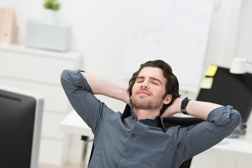 kurze ruhepause im büro